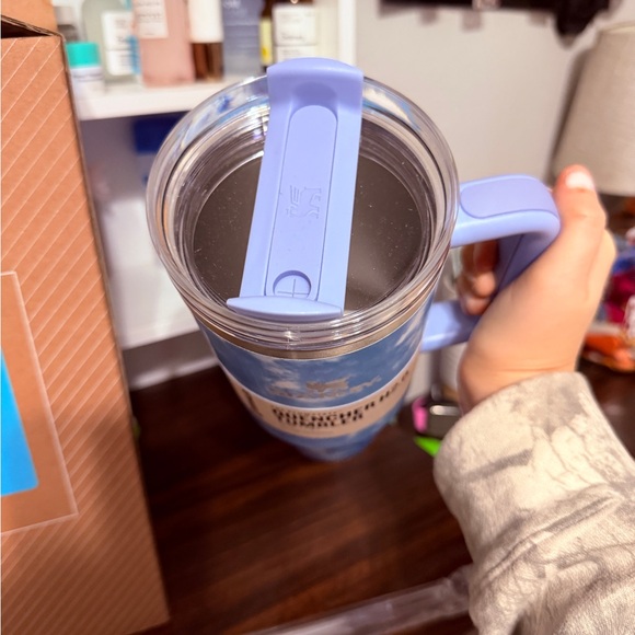 Stanley Sky Blue Quencher H2.0 Tumbler - Picture 4 of 5
